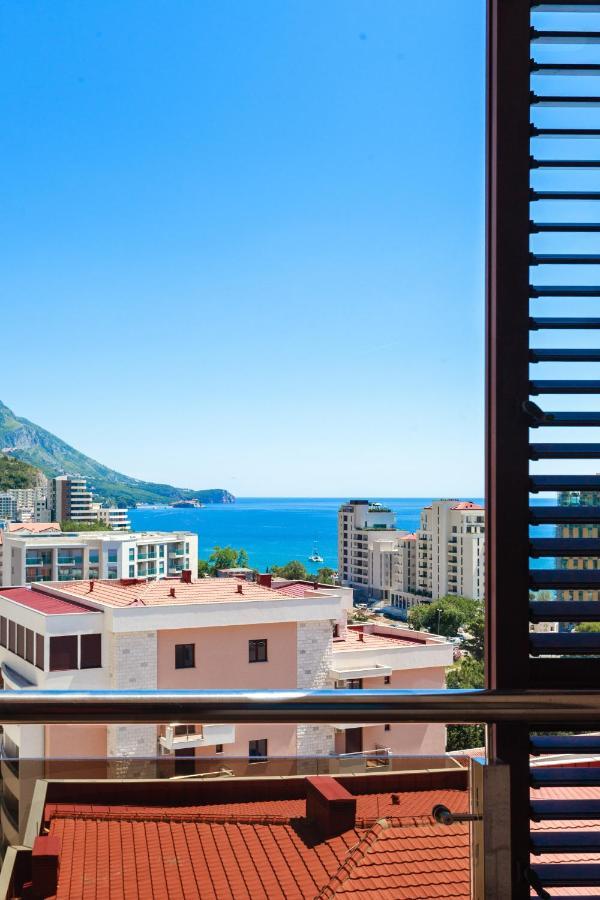 Three Bedroom Spacious Anatolia Apartment Budva